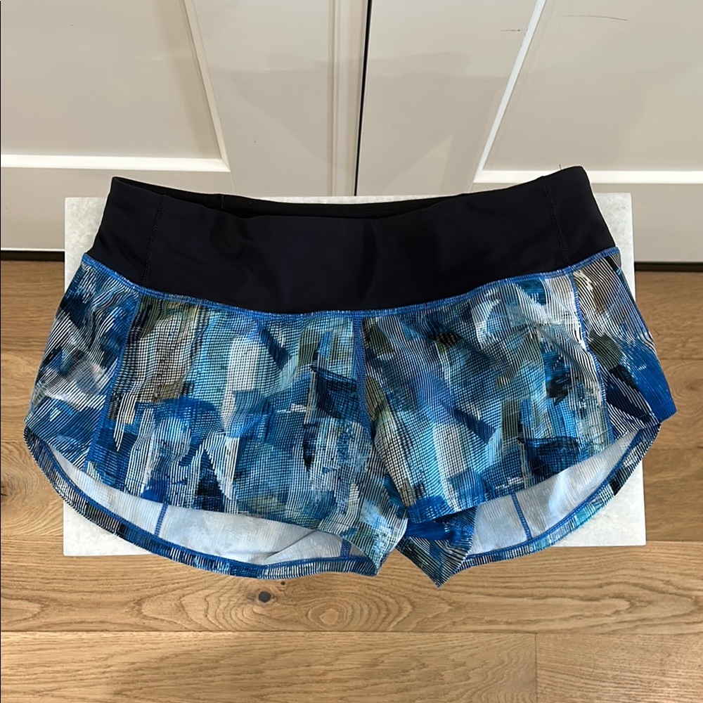 Lululemon Women's Blue Patterned Shorts Size 4 regular